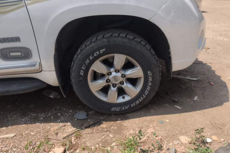 Used Toyota Prado 2016 2.7L Automatic Standard Edition Right Front Wheel Hub