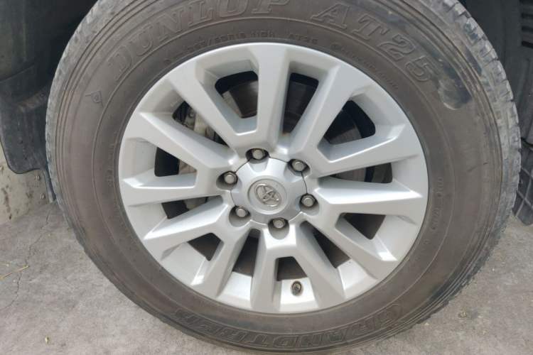 Used Toyota Prado  Right Front Wheel Hub