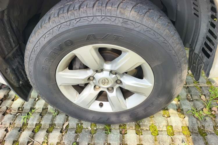 Used Toyota Prado 2016 3.5L Automatic TX-L NAVI Right Front Wheel Hub