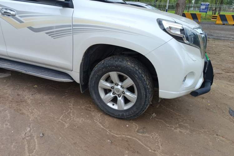Used Toyota Prado 2016 2.7L Automatic Luxury Edition Right Front Wheel Hub