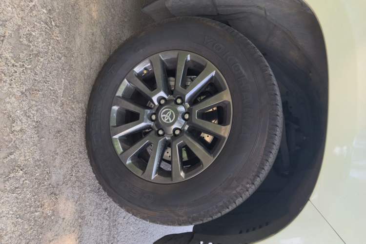 Used Toyota Prado 2016 3.5L Automatic TX-L Right Front Wheel Hub