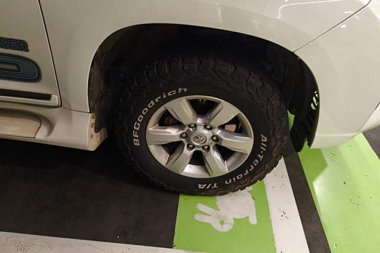Used Toyota Prado 2016 4.0L 7-Seater Gasoline Low-Power Version Middle East Edition Right Front Wheel Hub