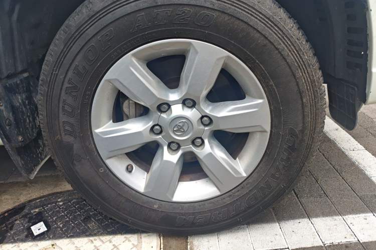 Used Toyota Prado  Right Front Wheel Hub