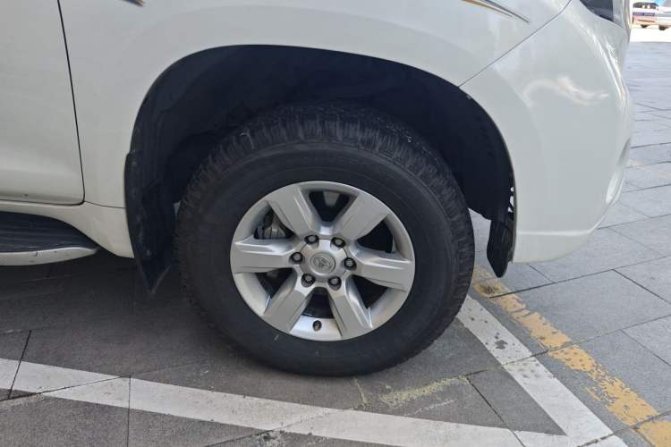Used Toyota Prado 2016 2.7L Automatic Standard Edition Right Front Wheel Hub