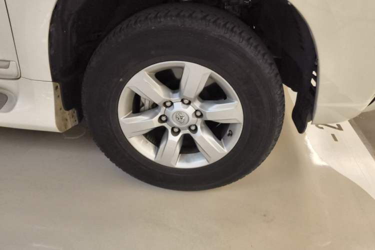 Used Toyota Prado  Right Front Wheel Hub