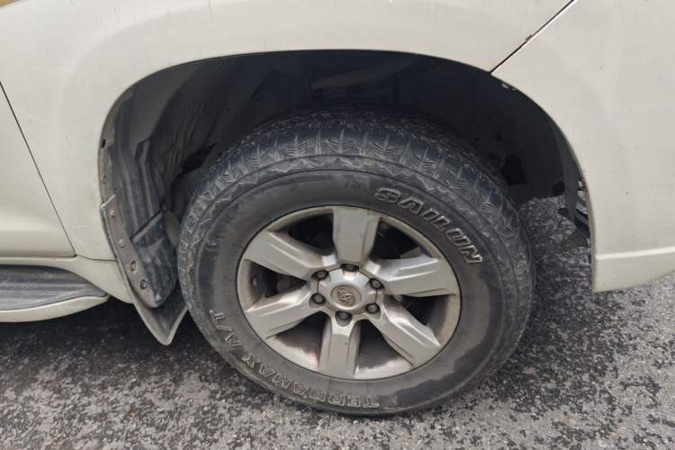 Used Toyota Prado 2016 2.7L Automatic Standard Edition Right Front Wheel Hub