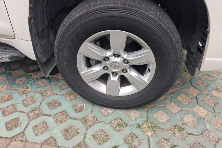 Used Toyota Prado 2016 2.7L Automatic Standard Edition Right Front Wheel Hub
