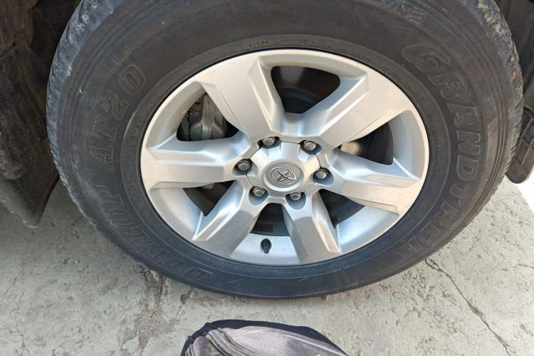 Used Toyota Prado 2016 2.7L Automatic Standard Edition Right Front Wheel Hub