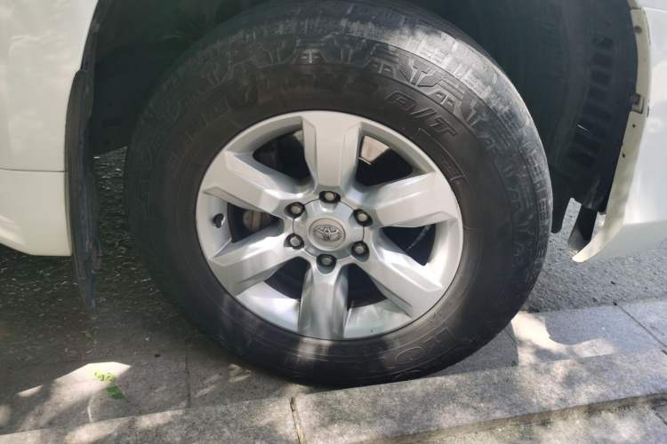 Used Toyota Prado 2016 2.7L Automatic Standard Edition Right Front Wheel Hub