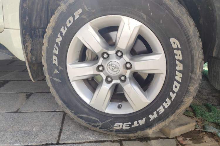 Used Toyota Prado 2016 2.7L Automatic Standard Edition Right Front Wheel Hub
