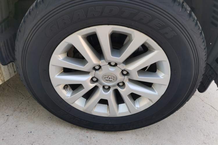 Used Toyota Prado  Right Front Wheel Hub