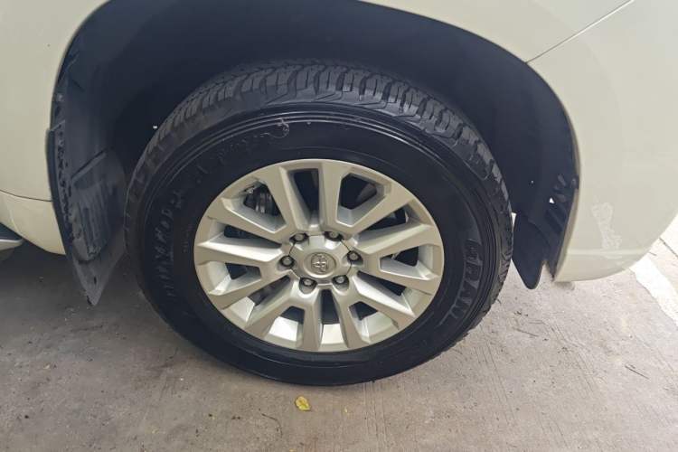 Used Toyota Prado 2016 3.5L Automatic VX NAVI Right Front Wheel Hub