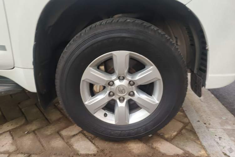 Used Toyota Prado 2016 2.7L Automatic Standard Edition Right Front Wheel Hub