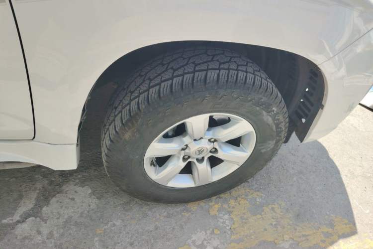 Used Toyota Prado 2016 3.5L Automatic TX-L Right Front Wheel Hub