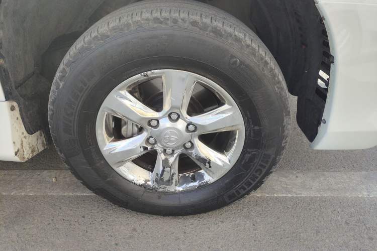 Used Toyota Prado 2016 2.7L Automatic Standard Edition Right Front Wheel Hub