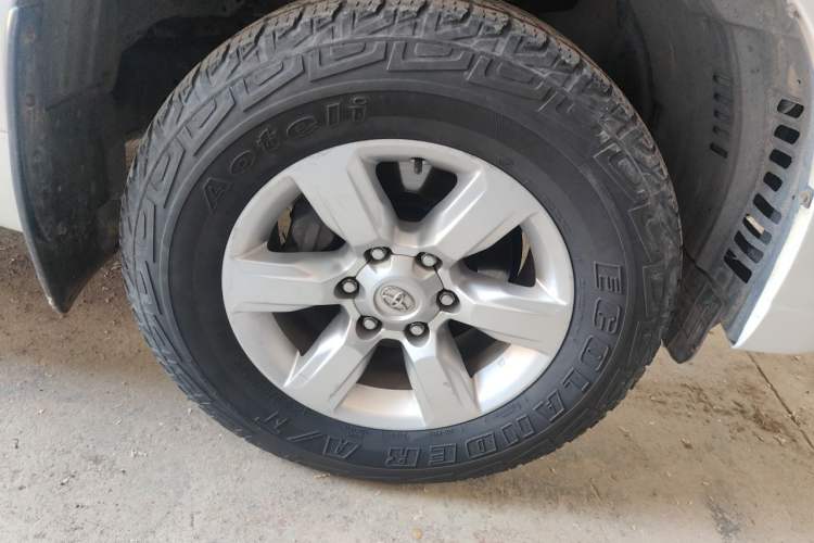 Used Toyota Prado 2016 2.7L Automatic Standard Edition Right Front Wheel Hub