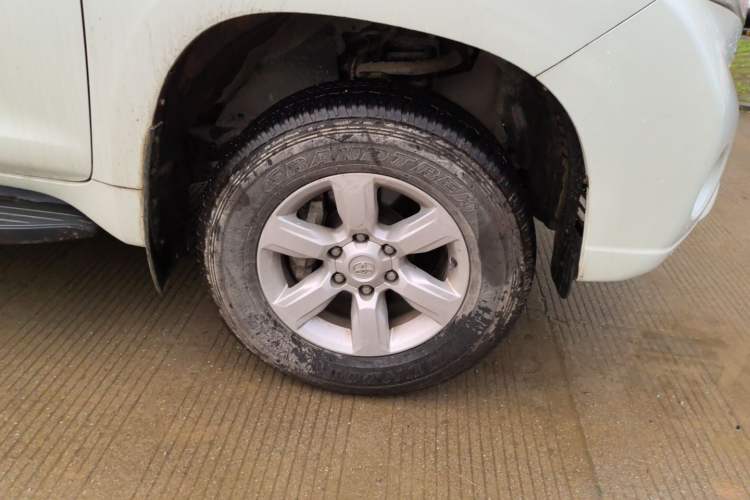 Used Toyota Prado 2016 2.7L Automatic Standard Edition Right Front Wheel Hub