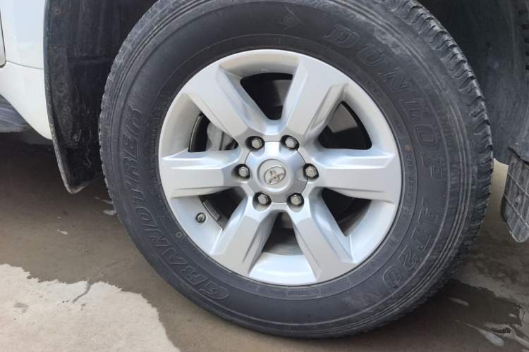 Used Toyota Prado 2016 2.7L Automatic Standard Edition Right Front Wheel Hub