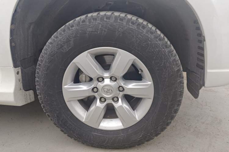 Used Toyota Prado 2016 2.7L Automatic Standard Edition Right Front Wheel Hub