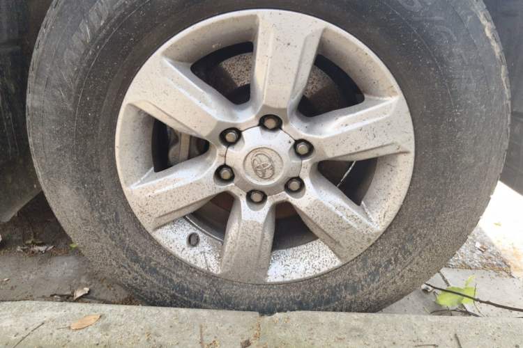 Used Toyota Prado 2016 2.7L Automatic Standard Edition Right Front Wheel Hub