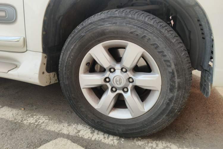 Used Toyota Prado  Right Front Wheel Hub