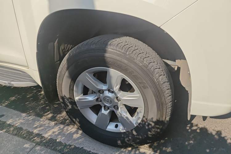 Used Toyota Prado 2016 2.7L Automatic Standard Edition Right Front Wheel Hub