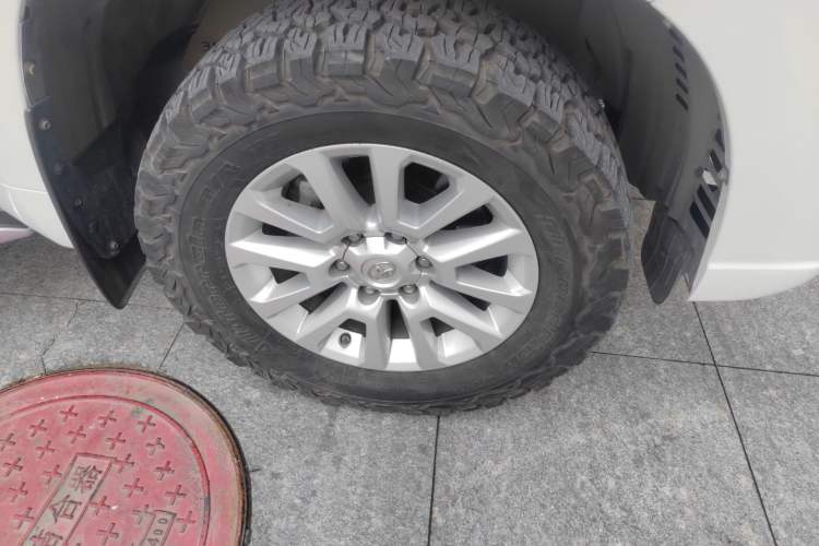 Used Toyota Prado 2016 3.5L Automatic VX NAVI Right Front Wheel Hub