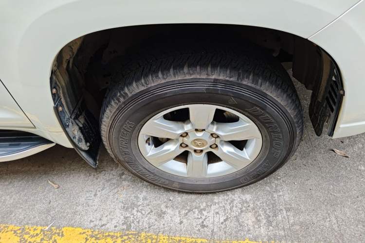 Used Toyota Prado 2016 3.5L Automatic TX-L Right Front Wheel Hub