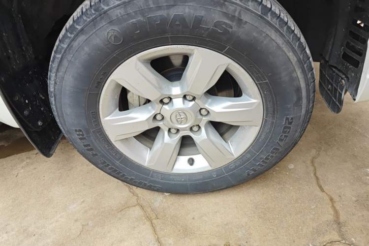 Used Toyota Prado 2016 2.7L Automatic Standard Edition Right Front Wheel Hub