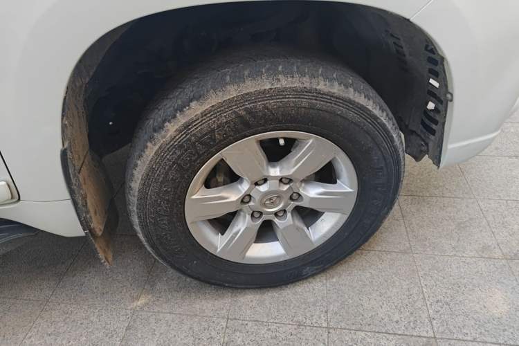 Used Toyota Prado 2016 2.7L Automatic Standard Edition Right Front Wheel Hub