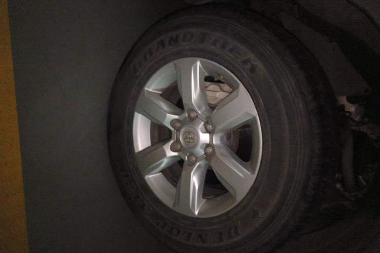 Used Toyota Prado 2016 3.5L Automatic TX-L Right Front Wheel Hub