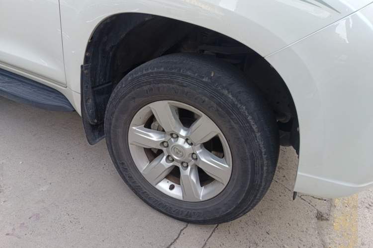 Used Toyota Prado 2016 2.7L Automatic Standard Edition Right Front Wheel Hub