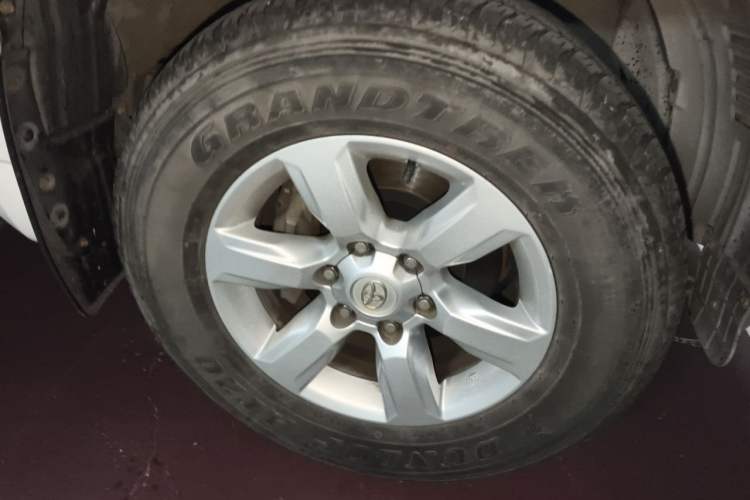 Used Toyota Prado 2016 2.7L Automatic Standard Edition Right Front Wheel Hub