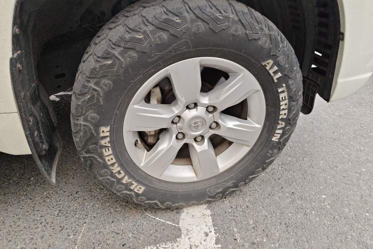 Used Toyota Prado 2016 2.7L Automatic Standard Edition Right Front Wheel Hub