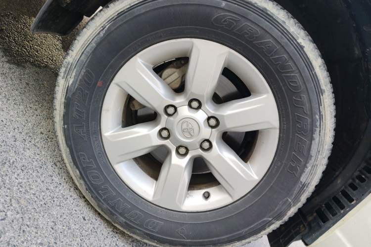 Used Toyota Prado 2016 2.7L Automatic Standard Edition Right Front Wheel Hub