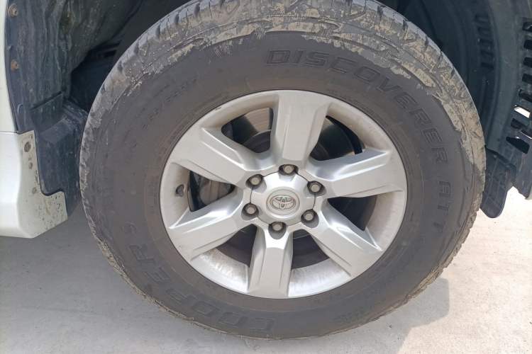 Used Toyota Prado 2016 2.7L Automatic Luxury Edition Right Front Wheel Hub