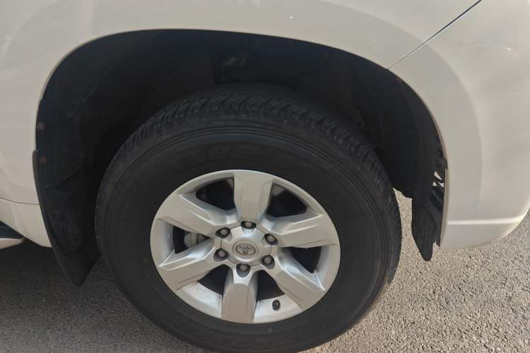 Used Toyota Prado 2016 3.5L Automatic TX-L NAVI Right Front Wheel Hub