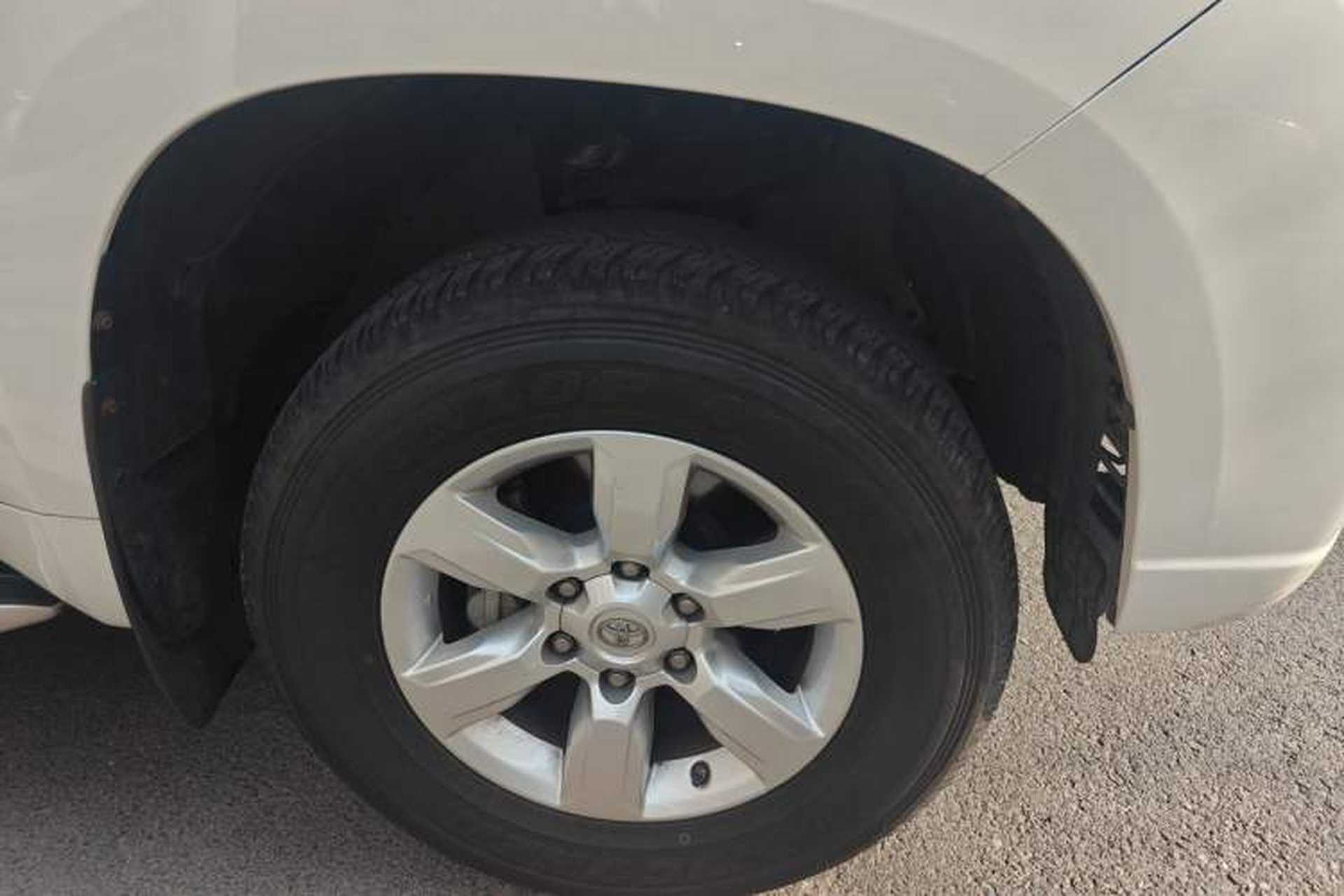 Used Toyota Prado 2016 3.5L Automatic TX-L NAVI Right Front Wheel Hub