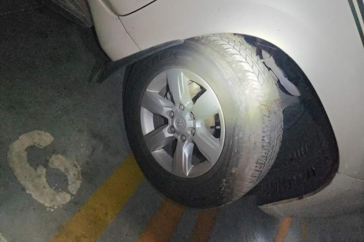 Used Toyota Prado 2016 2.7L Automatic Standard Edition Right Front Wheel Hub