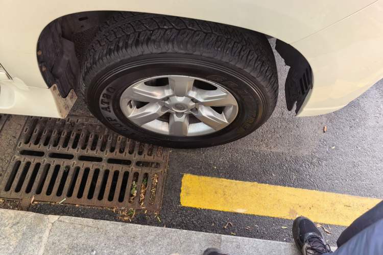 Used Toyota Prado 2016 2.7L Automatic Luxury Edition Right Front Wheel Hub