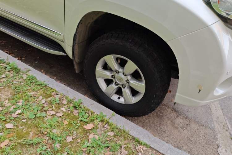 Used Toyota Prado 2016 2.7L Automatic Luxury Edition Right Front Wheel Hub