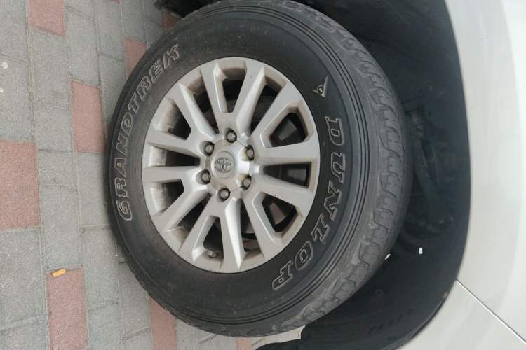 Used Toyota Prado  Right Front Wheel Hub