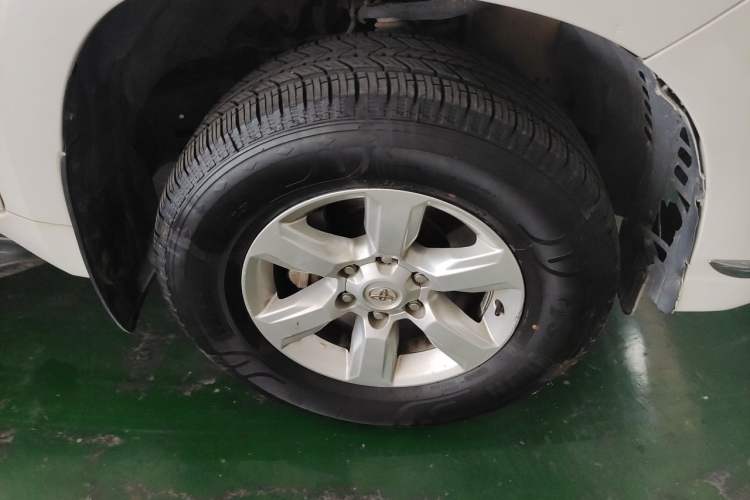 Used Toyota Prado 2016 2.7L Automatic Standard Edition Right Front Wheel Hub
