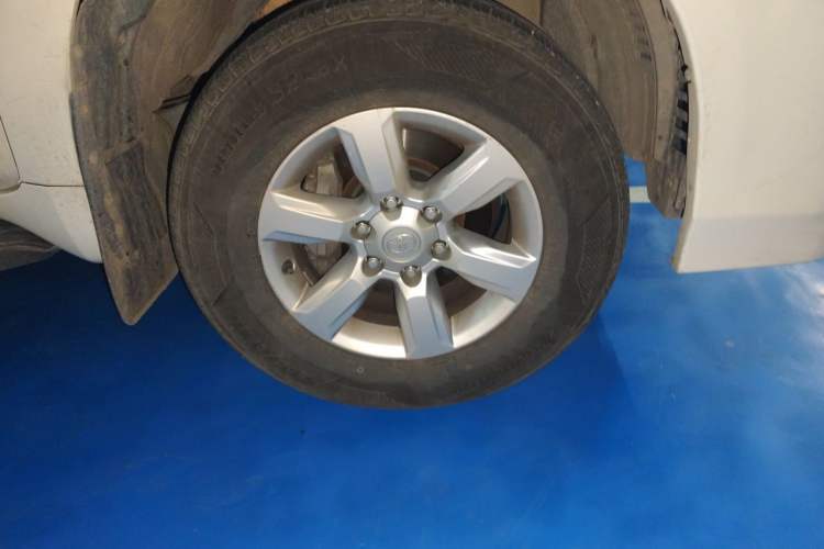 Used Toyota Prado 2016 2.7L Automatic Standard Edition Right Front Wheel Hub
