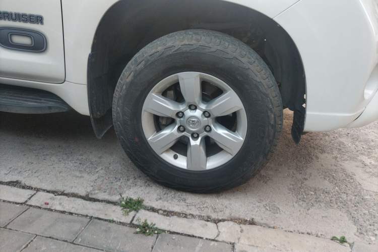 Used Toyota Prado  Right Front Wheel Hub