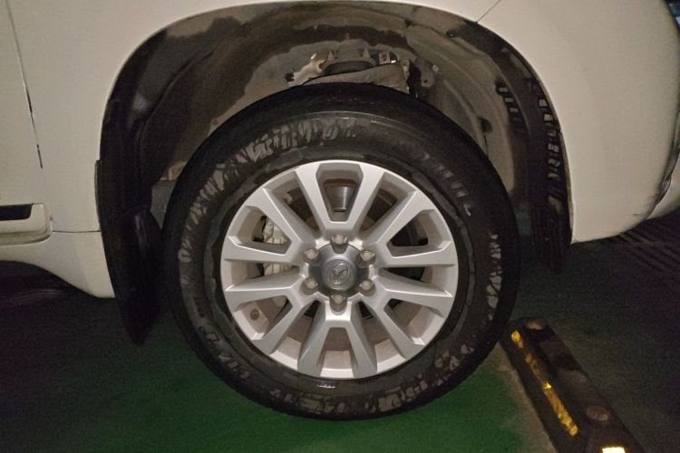 Used Toyota Prado  Right Front Wheel Hub