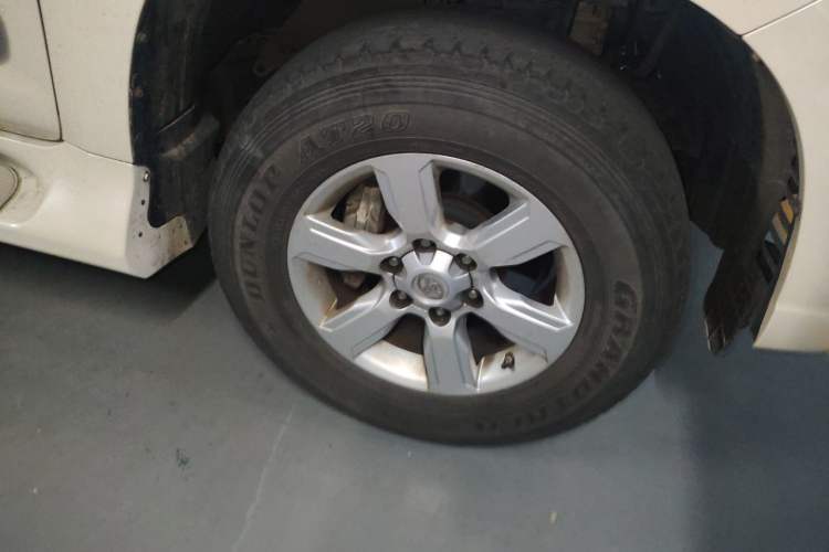 Used Toyota Prado  Right Front Wheel Hub