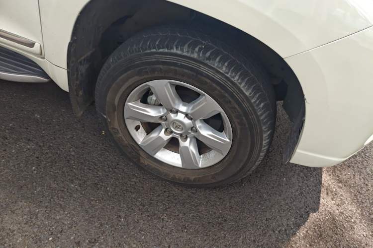 Used Toyota Prado 2016 2.7L Automatic Standard Edition Right Front Wheel Hub