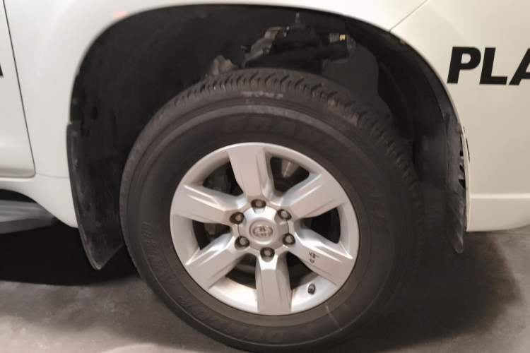 Used Toyota Prado 2016 2.7L Automatic Standard Edition Right Front Wheel Hub