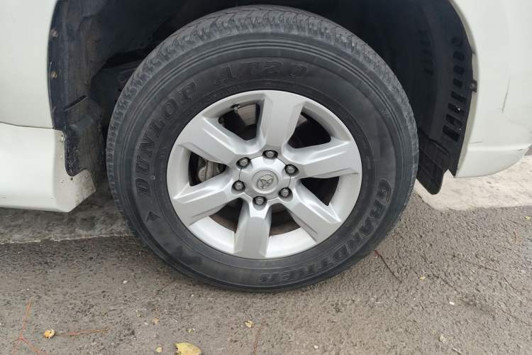 Used Toyota Prado 2016 2.7L Automatic Standard Edition Right Front Wheel Hub